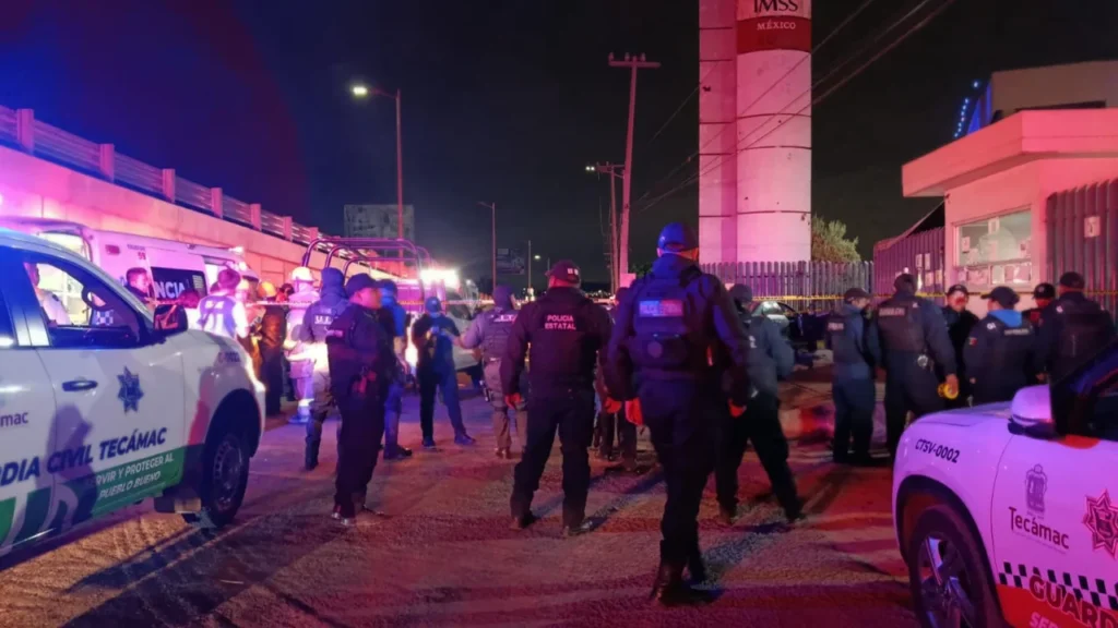 Conductor ebrio embiste a 11 y mueren 4 afuera de hospital