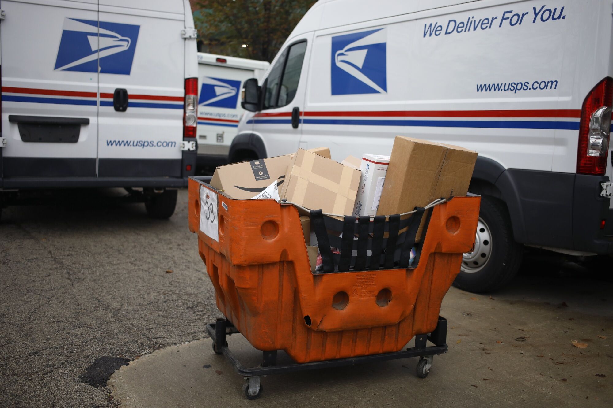 Amazon reaches US Postal Service deal for 1 billion packages<br><br>