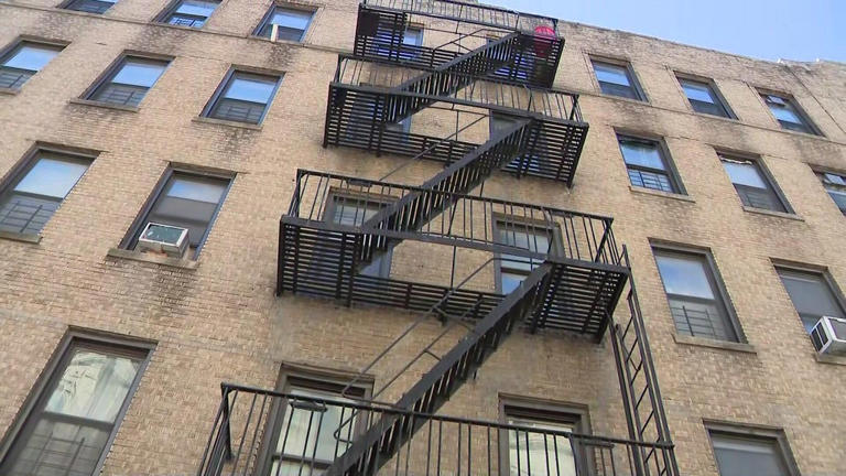 5-year-old boy climbs out Bronx third-floor window, makes his way down ...