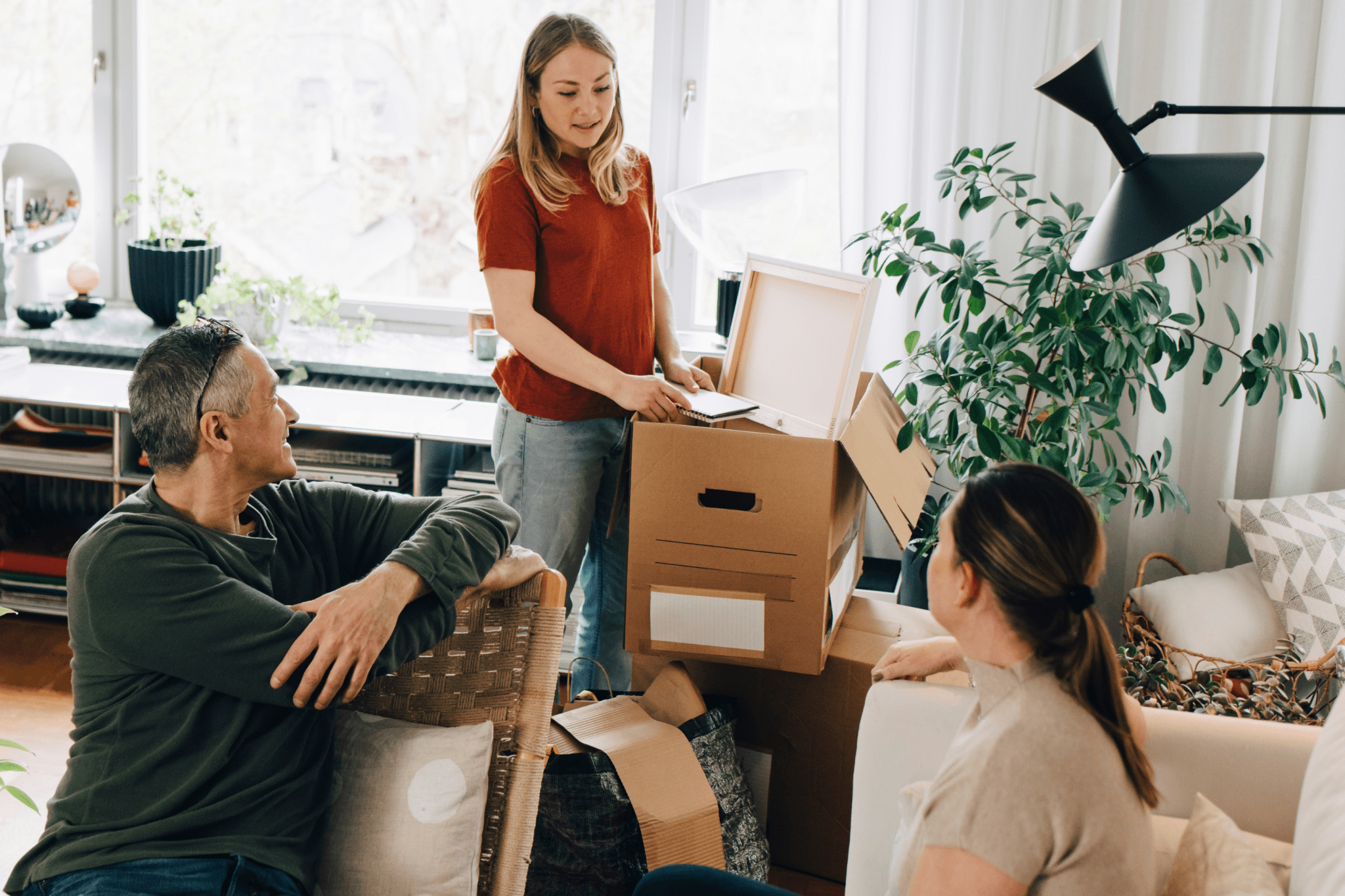 Student with moving boxes, with parents.