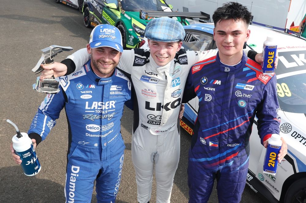 BMW team WSR keeps young talent for 2026