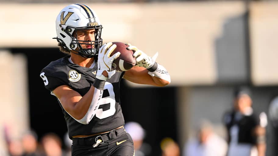 Panthers go surprising route to fix tight end problem in latest mock draft