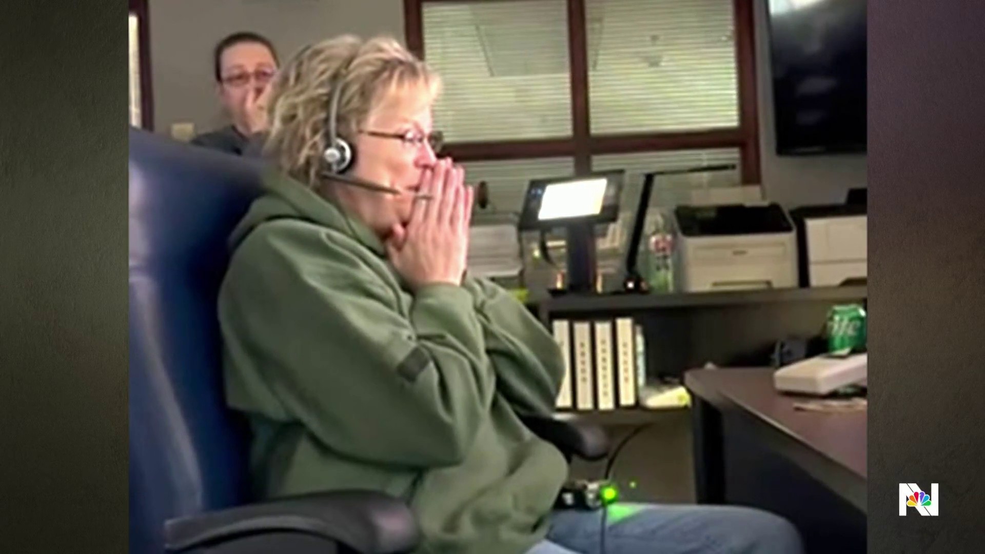 911 dispatcher’s surprise retirement sendoff goes viral