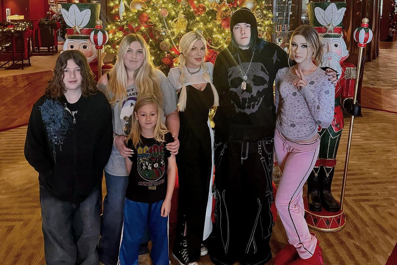 Tori Spelling poses with daughter Stella, 18, at Halloween Horror Nights
