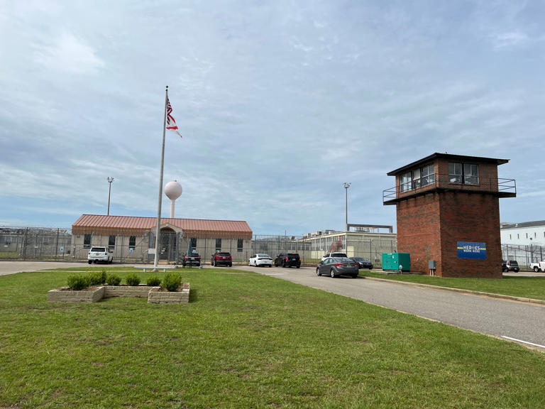 2 arrested in attempt to smuggle contraband into Escambia County ...