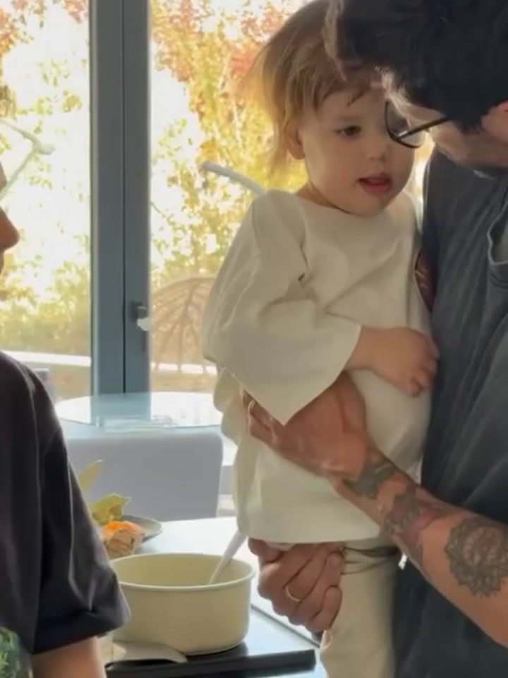 Matías Novoa comparte un tierno momento con sus hijos Axel y Milo a su ...