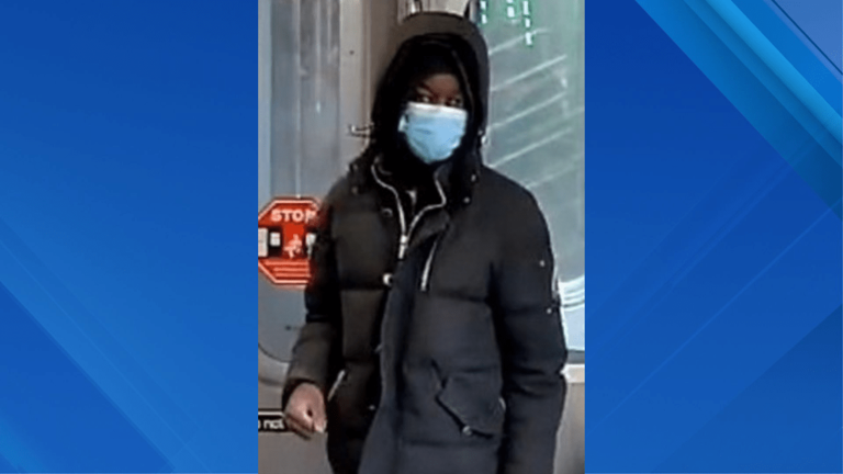 Teen slashed in the face multiple times on Queens subway: NYPD
