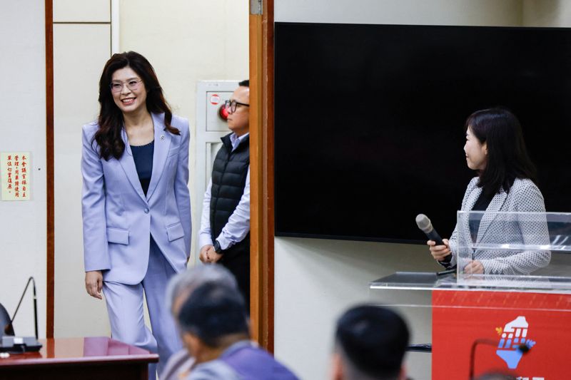 Taiwan opposition chief arrives for China 