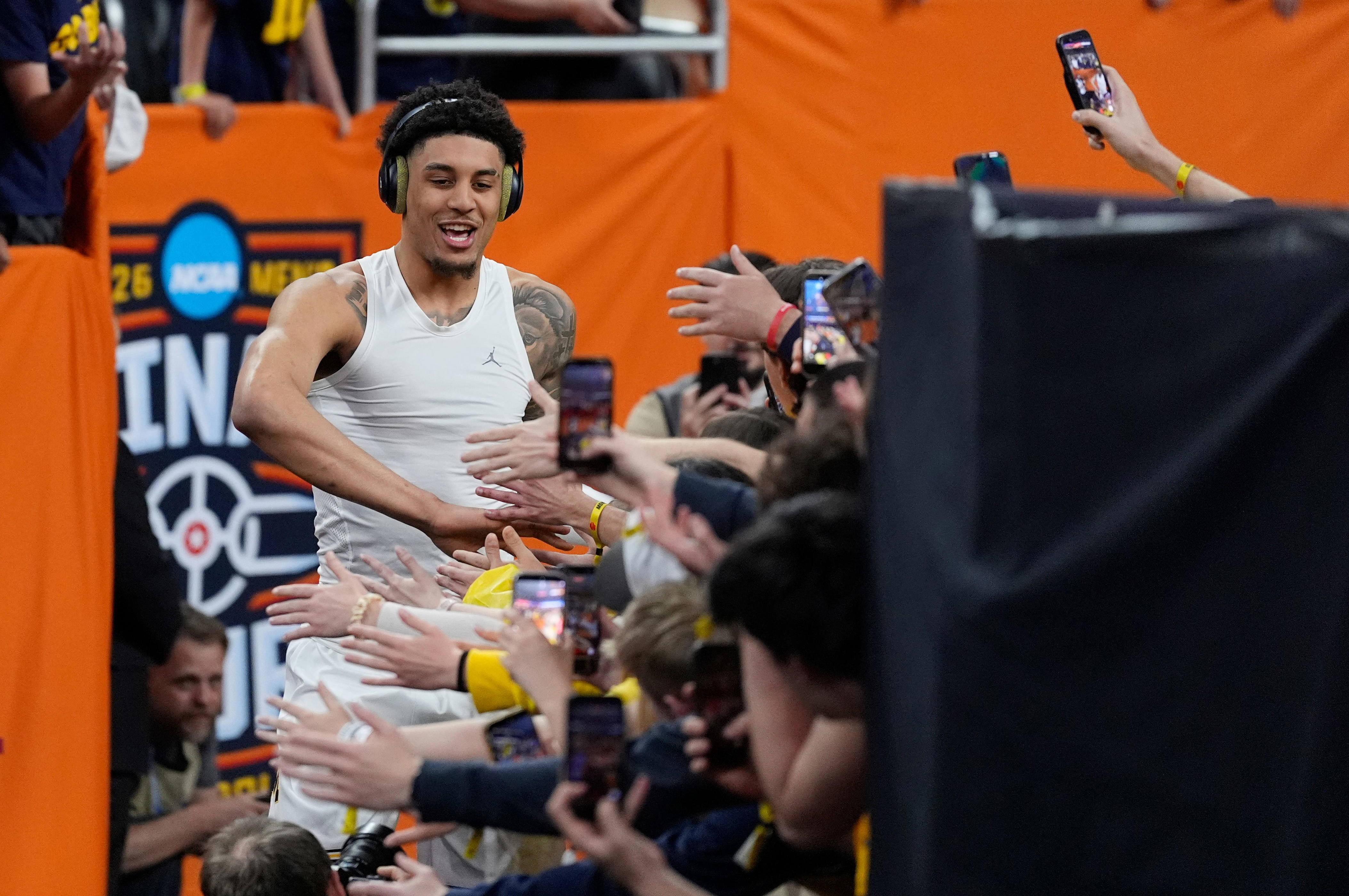 Michigan vs UConn live updates in national title, Yaxel Lendeborg ...