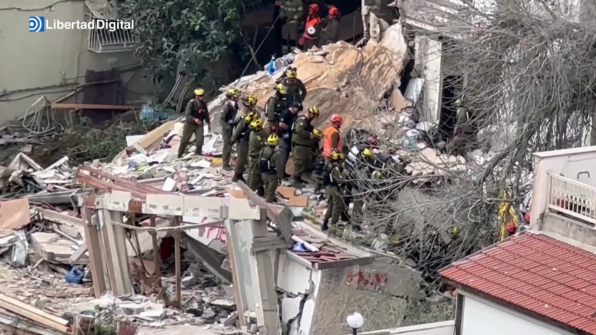 Un misil iraní impacta en un edificio residencial en Haifa causando ...