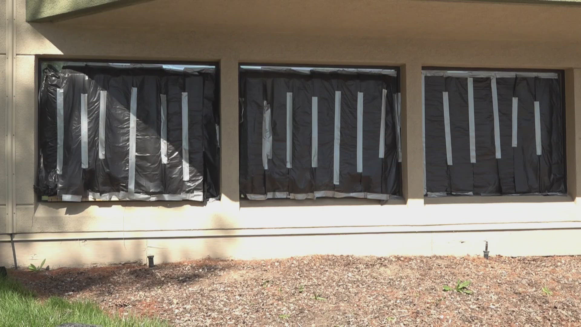 Man accused of threatening law enforcement, smashing windows at ...