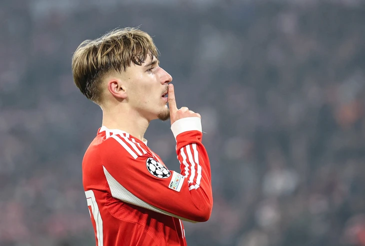Trước 'đại chiến' Real Madrid, thần đồng 18 tuổi tuyên bố Bayern Munich bất khả chiến bại