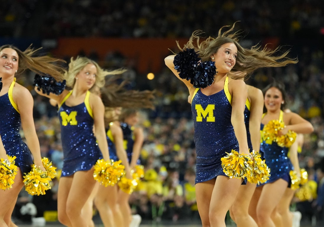 Outstanding Michigan Wolverines cheerleader photos from the team's ...