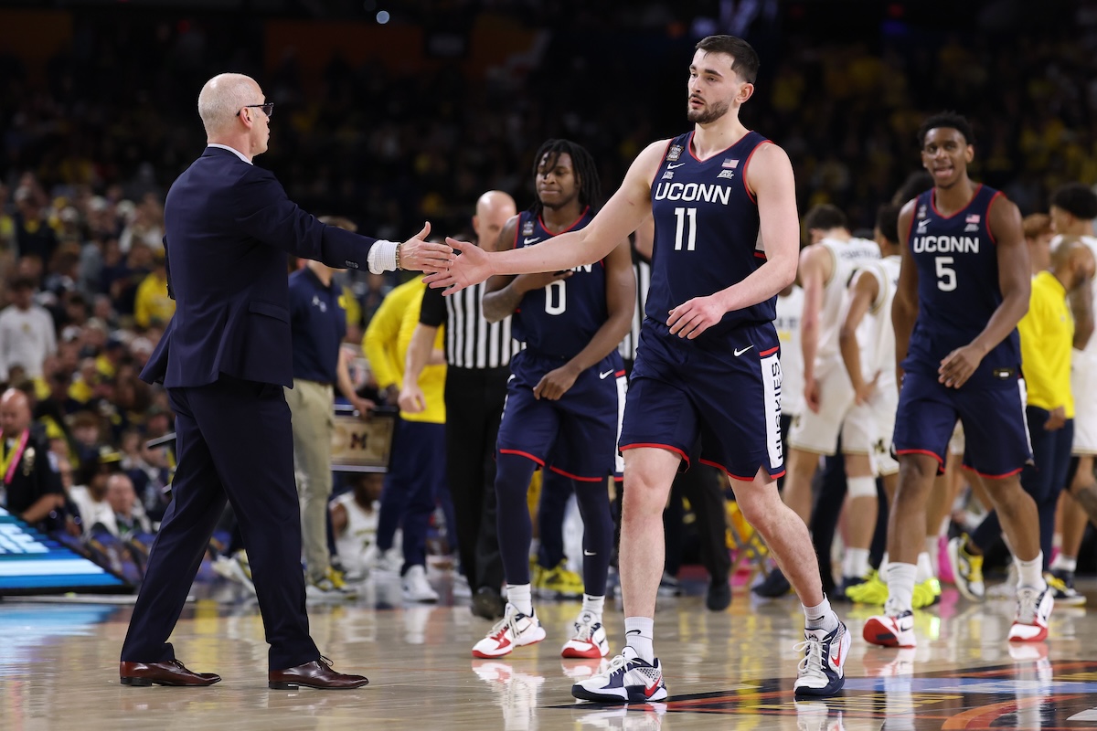 Dan Hurley, UConn get attention for postgame interaction after Michigan win<br><br>