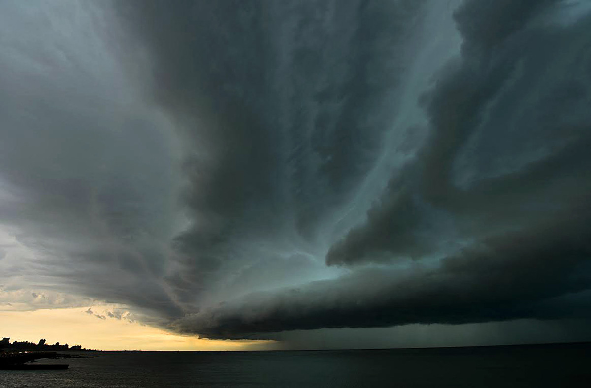 Heavy wind warning issued as 50 mph damaging winds emerge