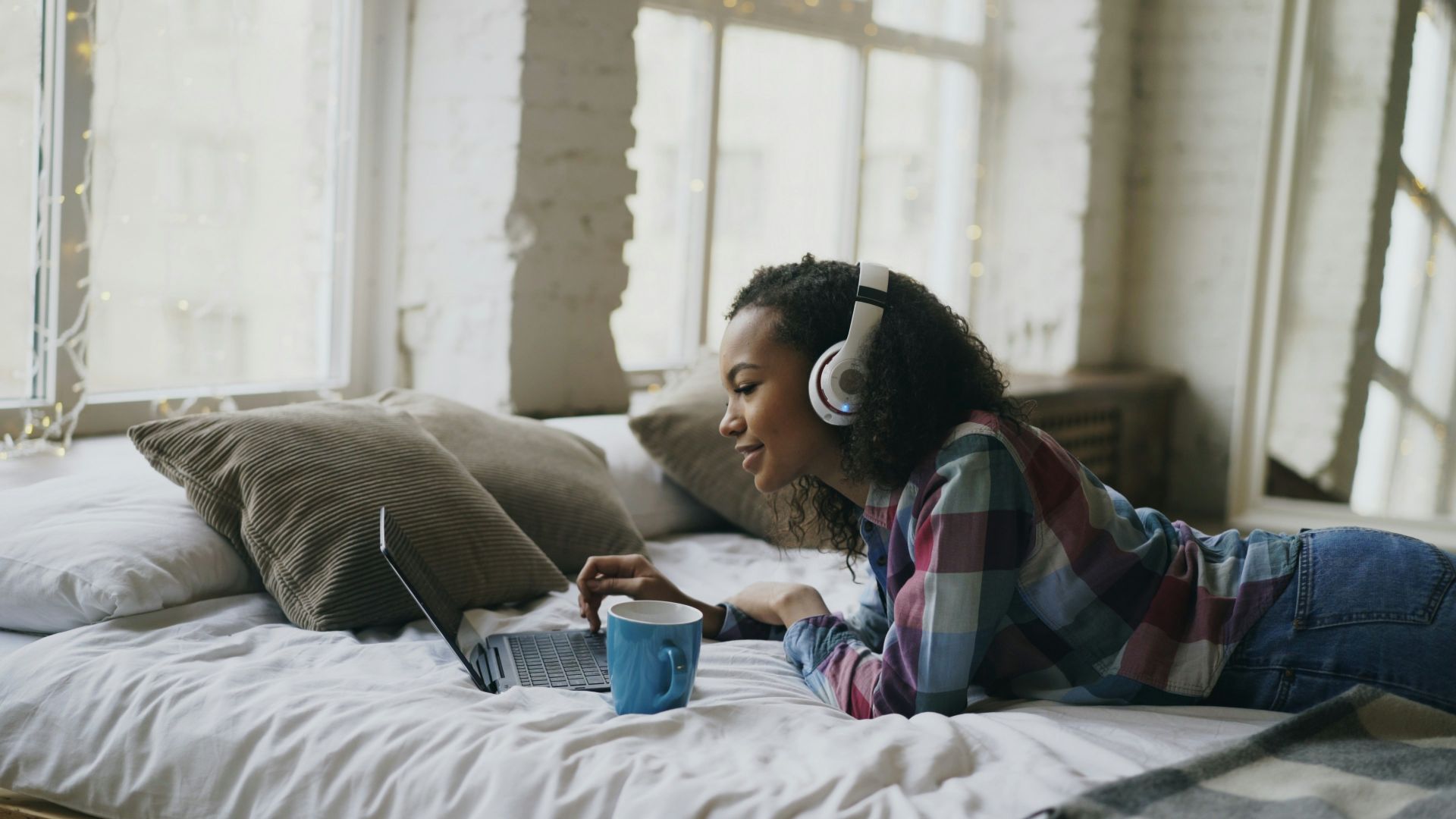 10 things kids post that look normal online & 10 that are secretly signals