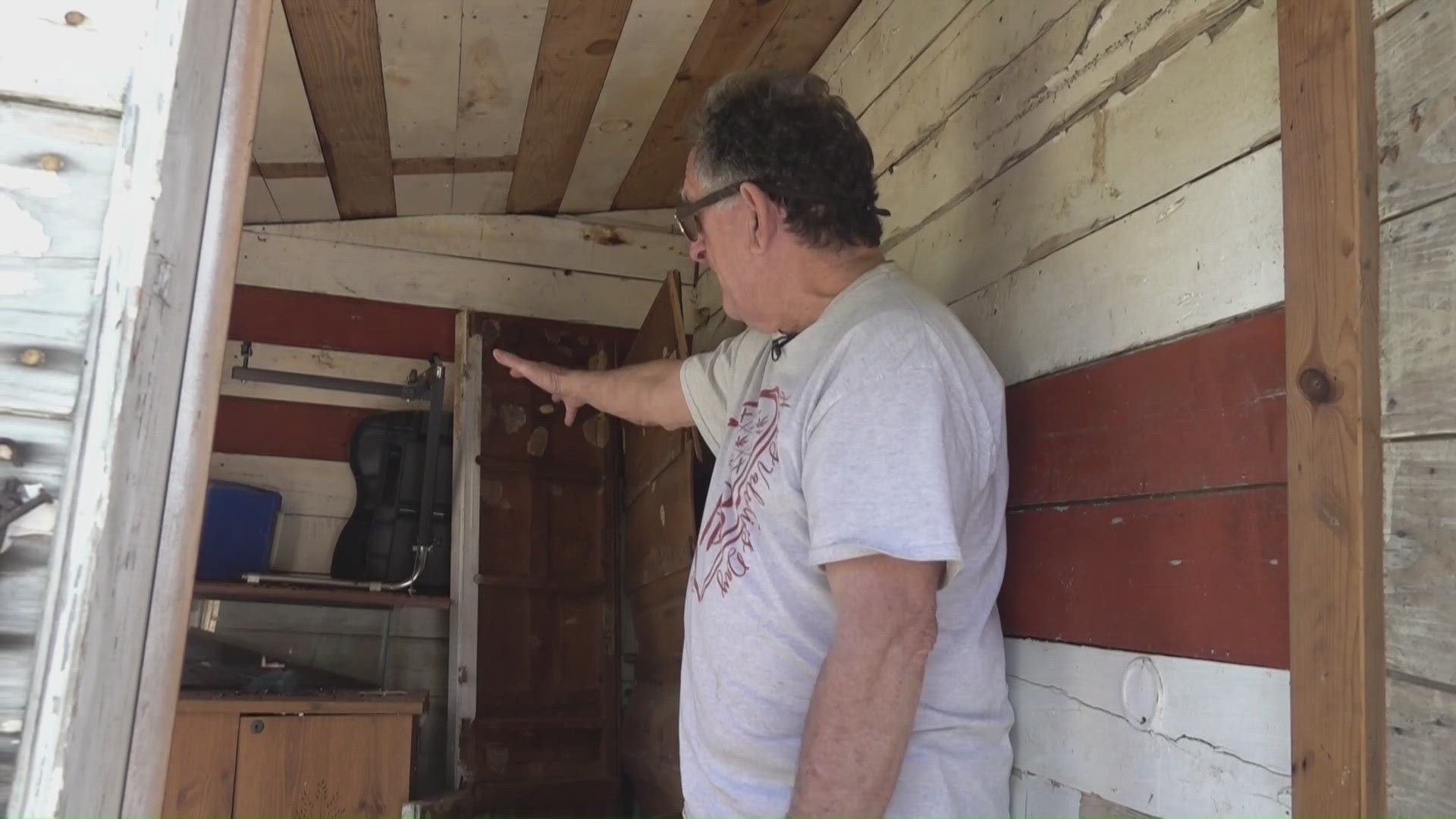 Arkansas man survives fall into well