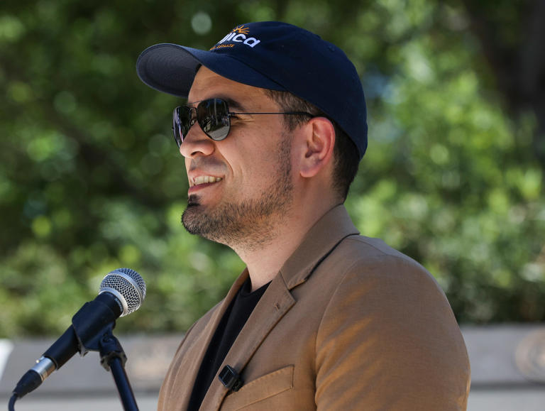 Democrat leaves Senate race, endorses Alexander Vindman