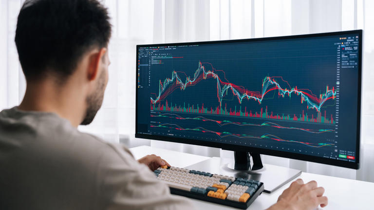 The pros & cons of curved monitors