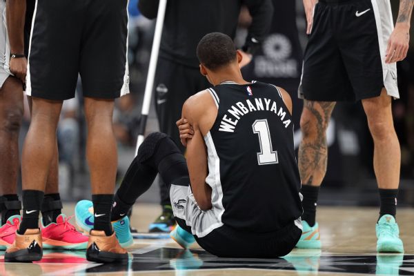 Wembanyama exits Spurs' win vs. 76ers with bruised rib