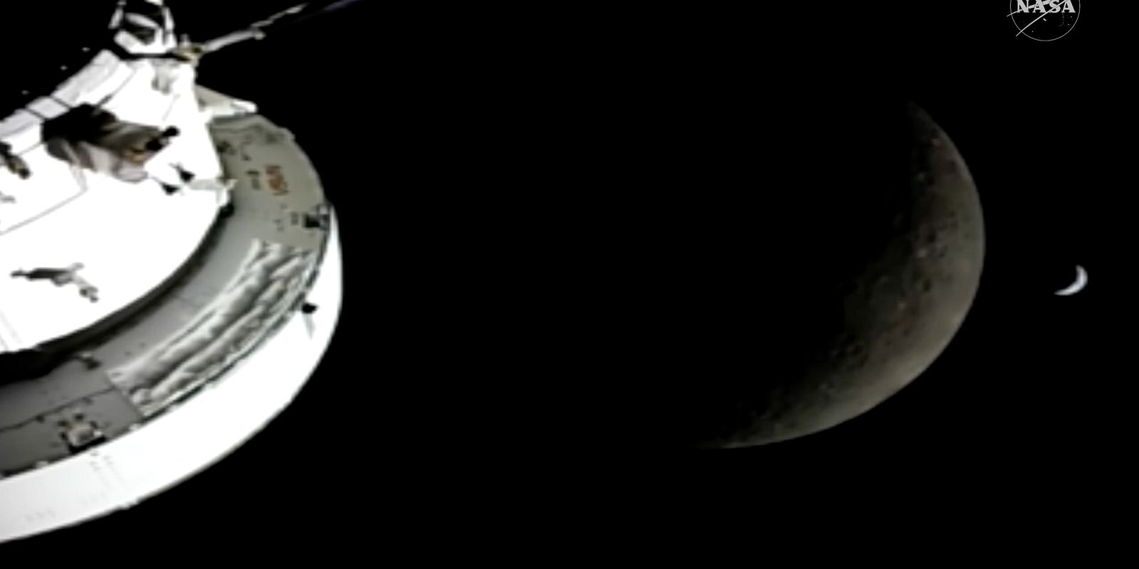 Astronauterna har nu rundat månen – i radiotystnad