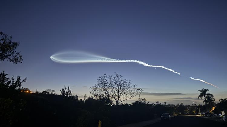 SpaceX Falcon 9 rocket launch, Starlink satellites from Vandenberg, CA ...