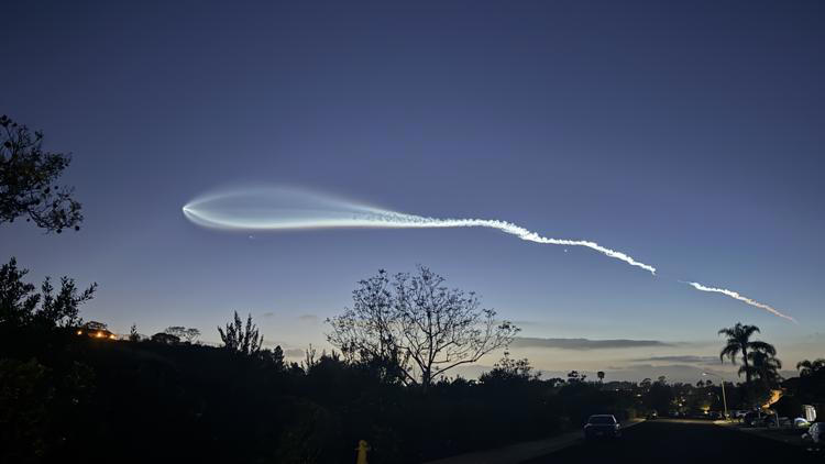 SpaceX Falcon 9 rocket launches Starlink satellites from Vandenberg, CA ...