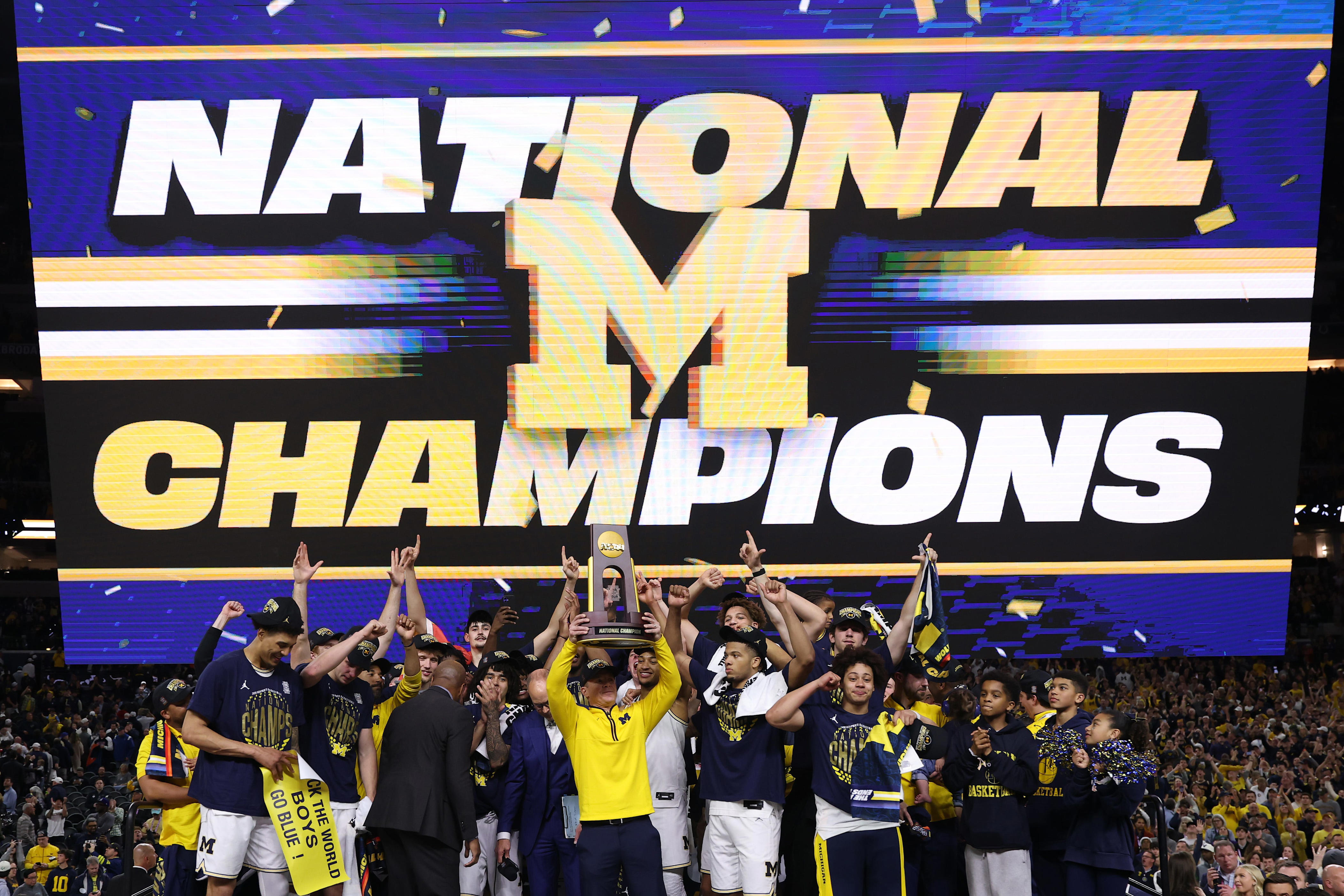 First look: Michigan basketball team receives championship rings