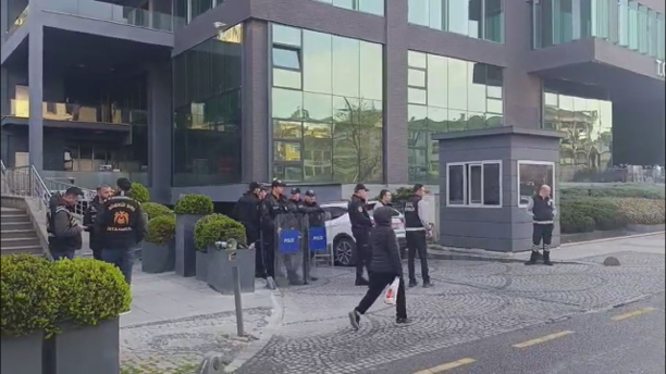Üsküdar Belediyesi operasyonunda ele geçildi! Paralar masaya sığmadı