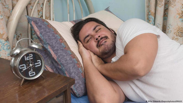 أشارت تقديرات اقتصادية حديثة إلى أن مشكلة الأرق قد تفرض أعباء ثقيلة على أنظمة الصحة والتأمين، ما يجعل النوم عاملا اقتصاديا.