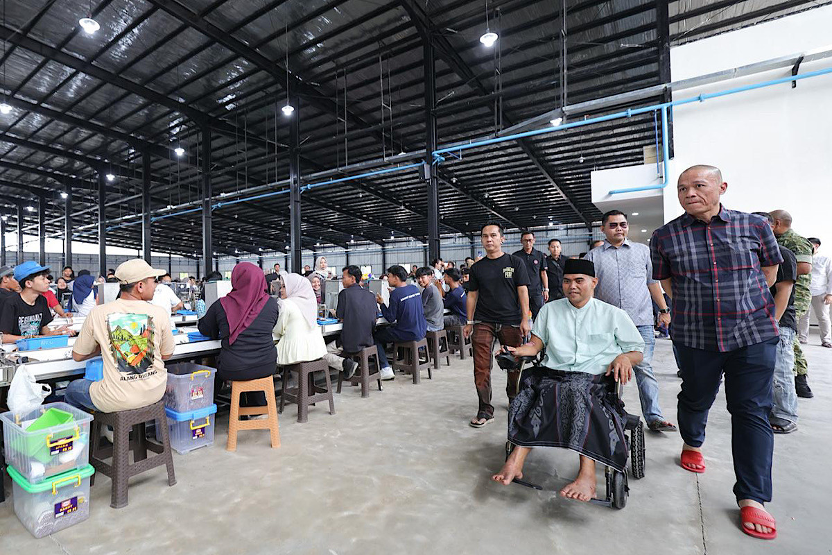 Bahagianya karyawan difabel di pabrik rokok HS, dapat kesempatan kerja ...