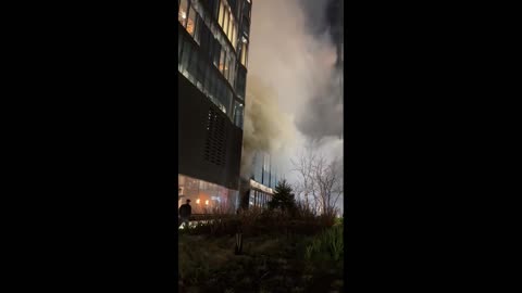 US: Large plume of smoke spotted over Hudson Yards in Manhattan<br><br>