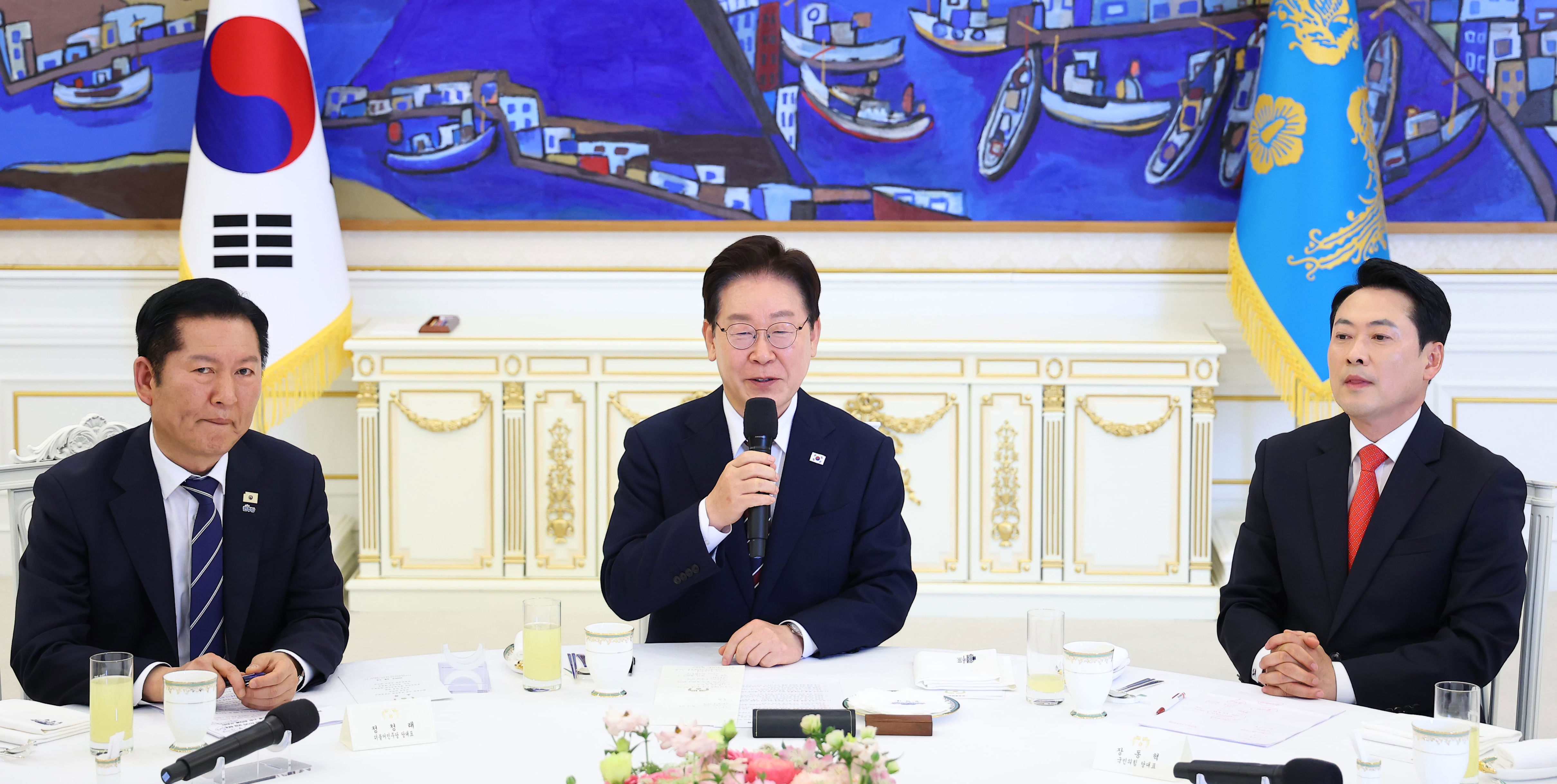 People Power Party leader questions probe's economic impact; Democratic ...