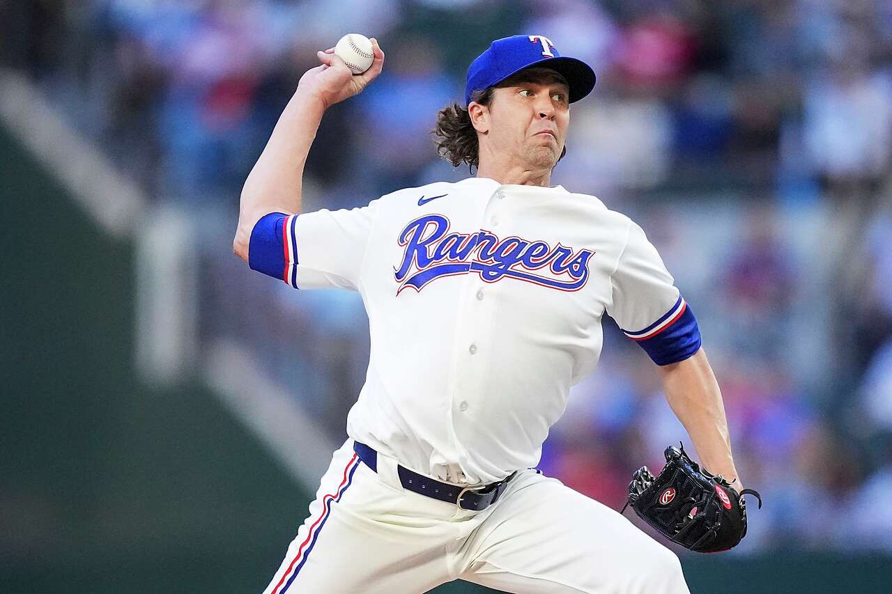 Despite knee discomfort, Rangers' Jacob deGrom looks the part with ...