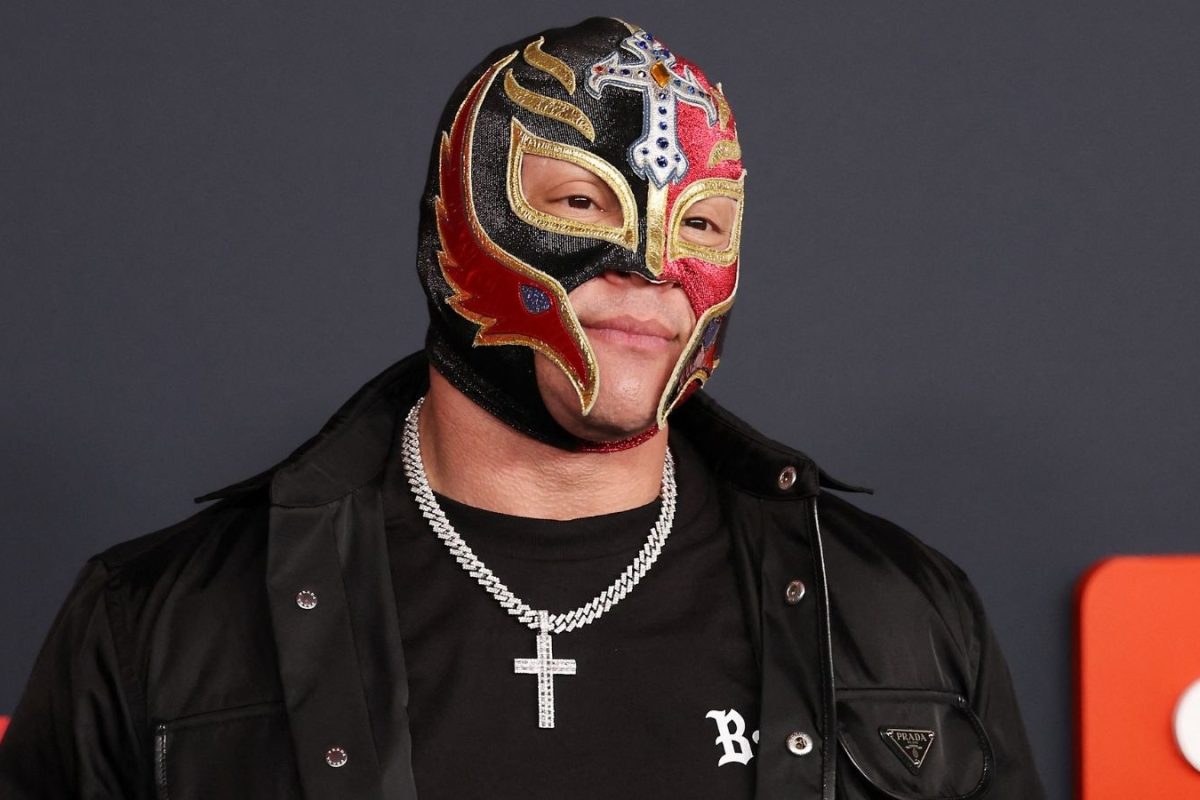 Rey Mysterio returns on RAW, enters IC title ladder match at ...