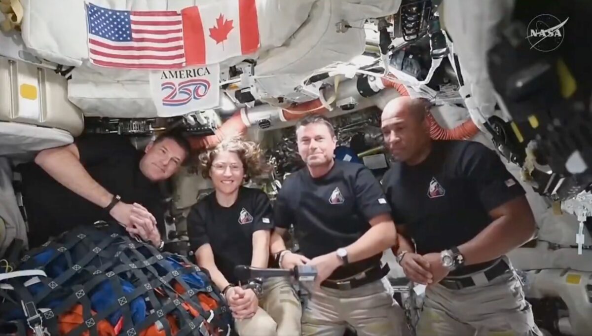 Trump call to astronauts goes viral after awkward, minute-long pause ...