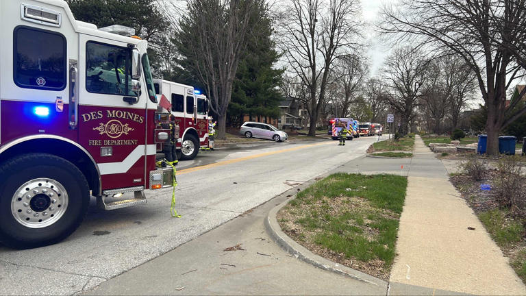 Des Moines crews respond to fire at By Wysteria