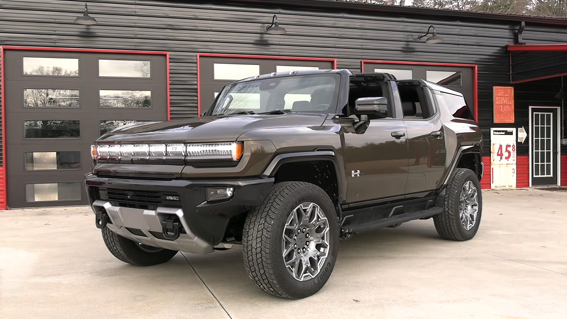 Detailed review of the GMC Hummer EV SUV