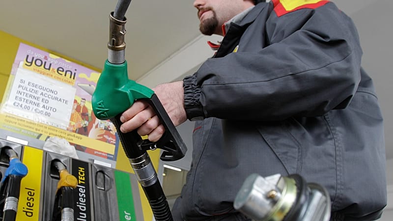 non-si-ferma-il-caro-benzina-in-italia-prezzi-carburante-ancora-su