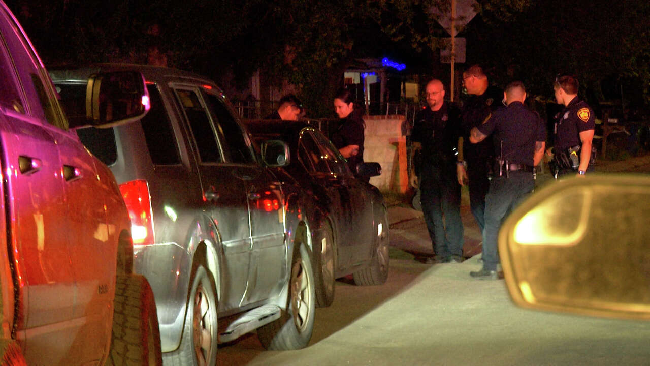 Pregnant woman, man injured in road rage shooting on Southwest Side