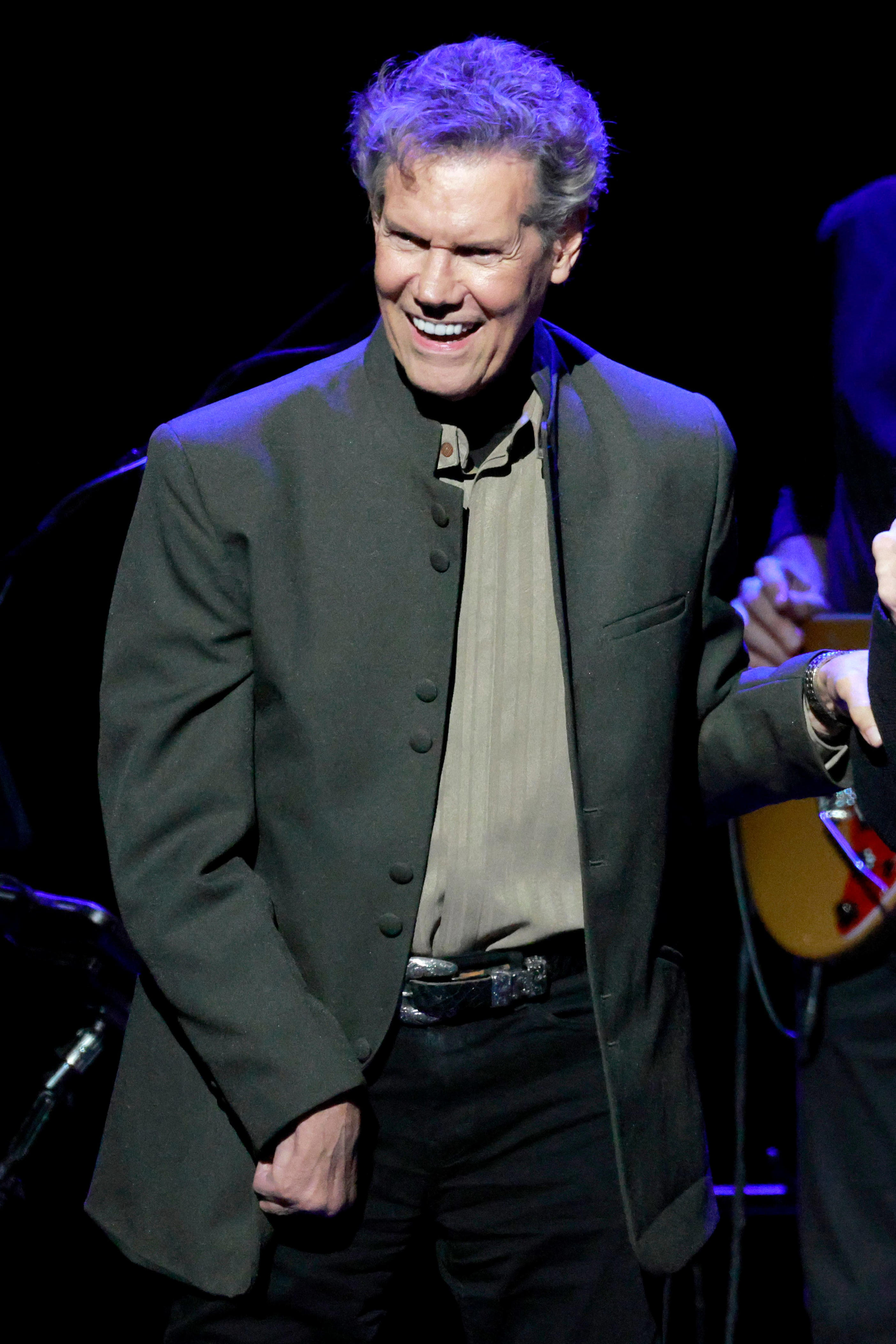 Randy Travis gets standing ovation in wheelchair after post-stroke tour run<br><br>