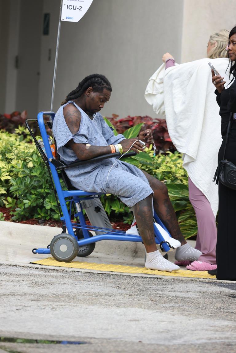 Offset smokes cigarette outside Florida hospital after being shot in ...