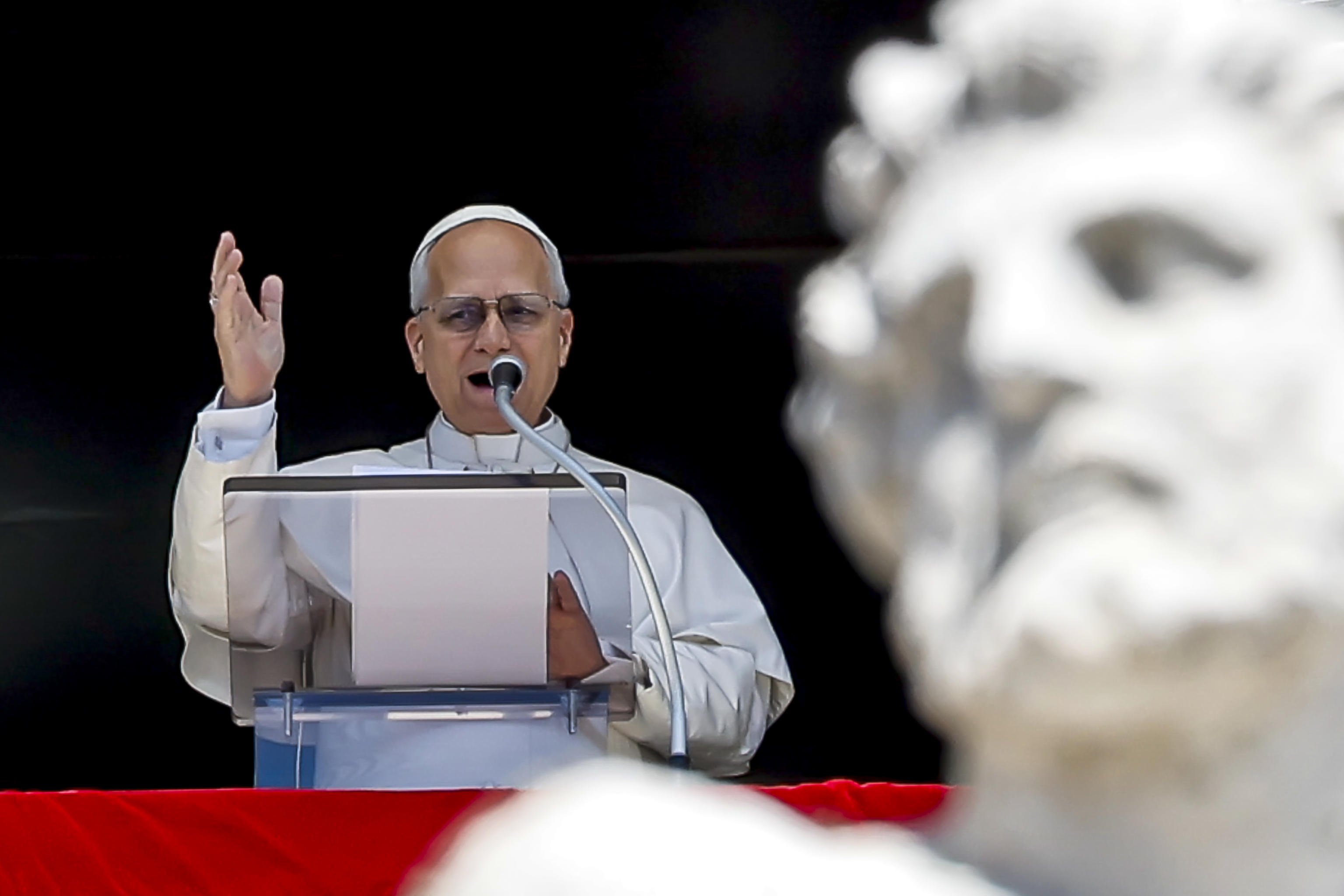 You suffer injustice but don't lose hope Pope tells Christians in Lebanon