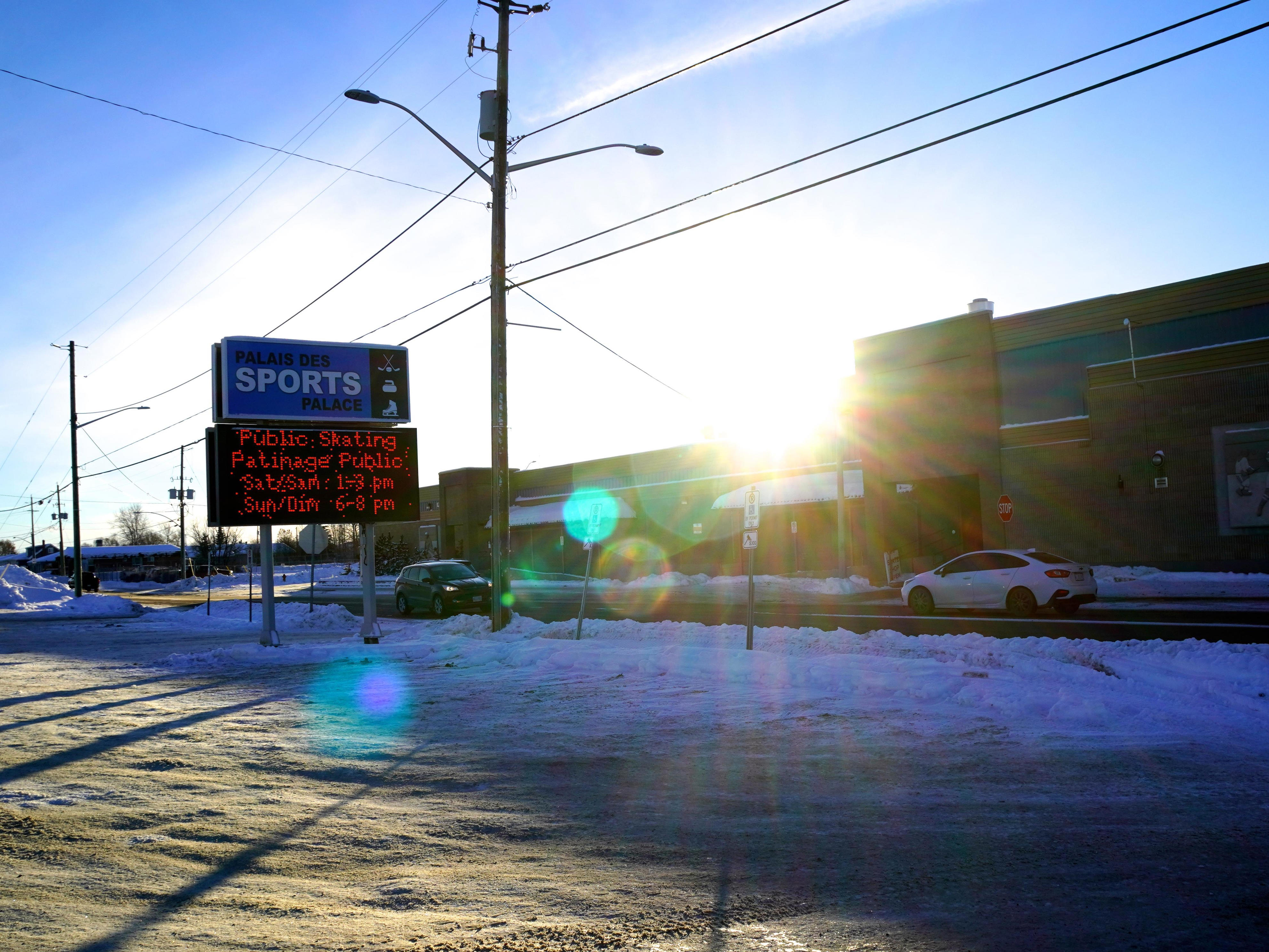 Fermeture d’urgence : la neige met à mal le Palais des sports de ...