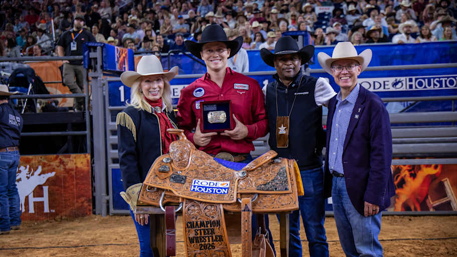 Rodeo standings shift as champions chase records