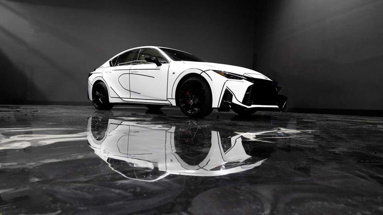 Lexus mise sur l’art et le design et présente une IS 350 unique créée ...