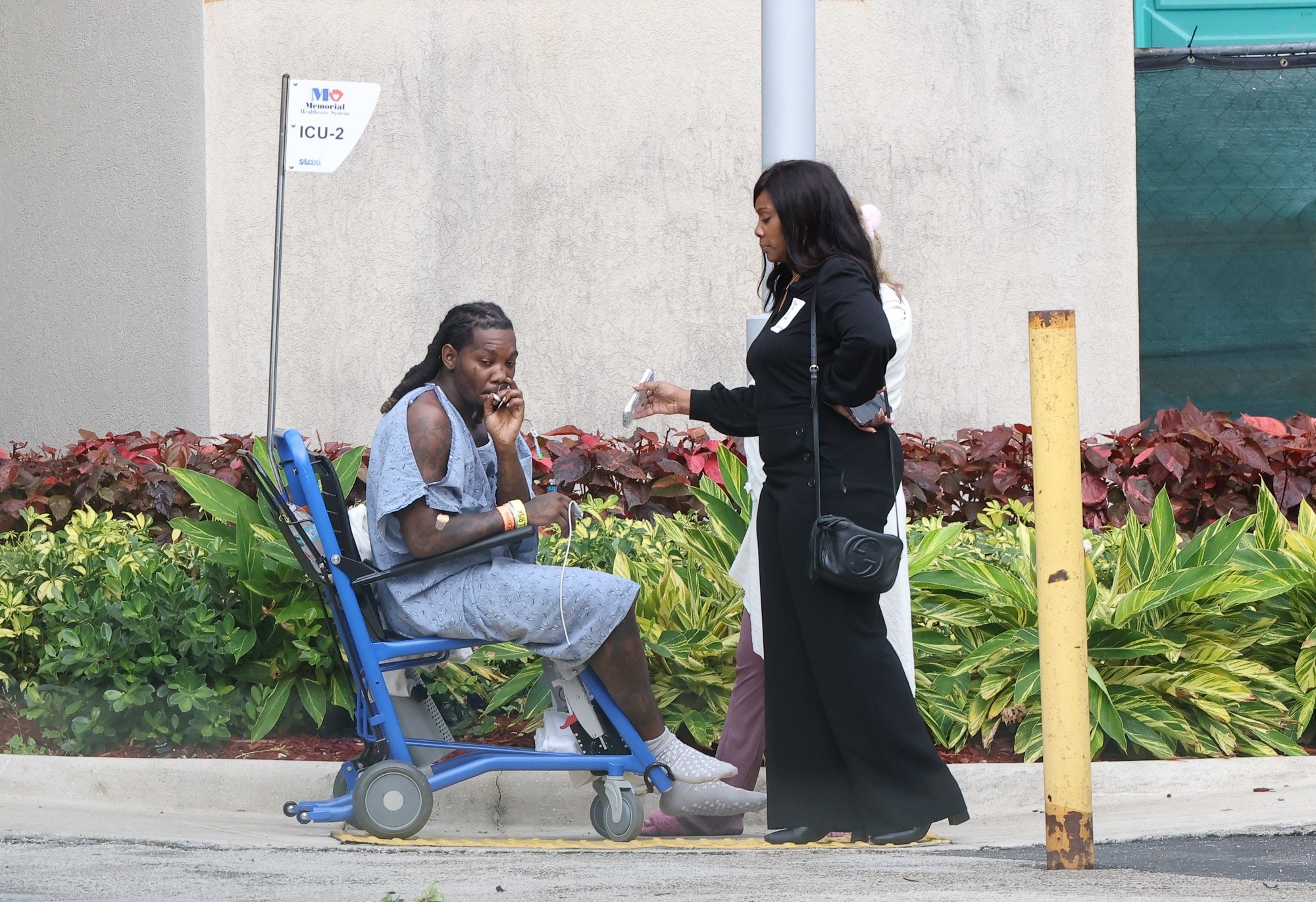Offset smokes cigarette outside Florida hospital after being shot in ...