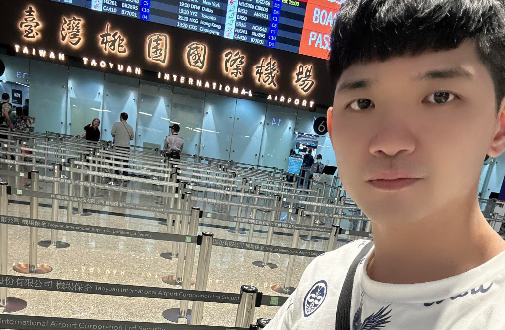 晚安小雞才出獄返台! 又曬機場照宣布「異國探險」網憂安全狂叮嚀