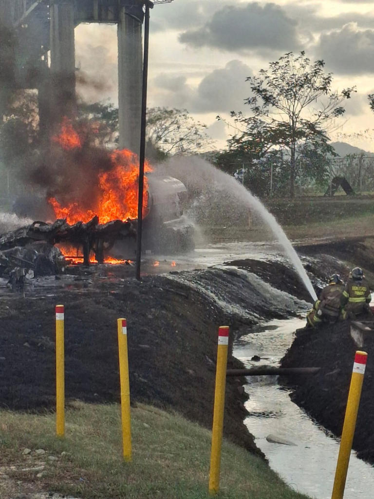 Wild video shows fireball consume Panama Canal’s Bridge of the Americas ...