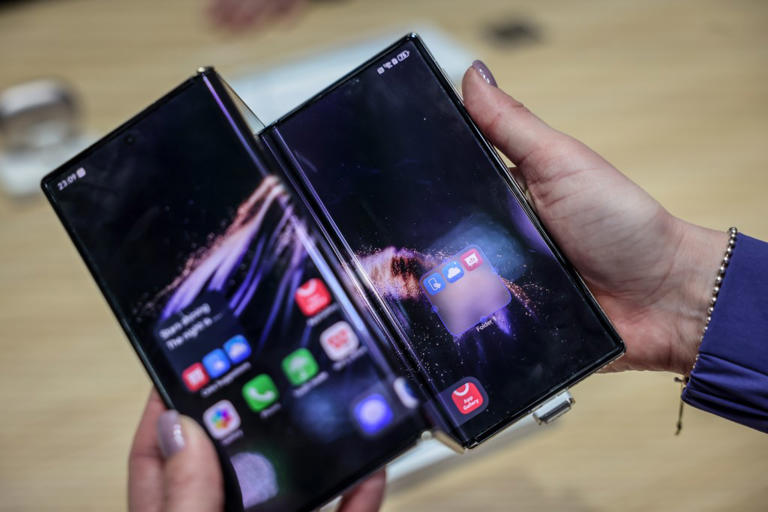 Apple hits snags on $2K foldable iPhone ahead of planned debut: report